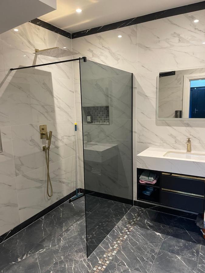 Modern Huge Double Room With Private Bathroom In Colindale Edgware Екстериор снимка
