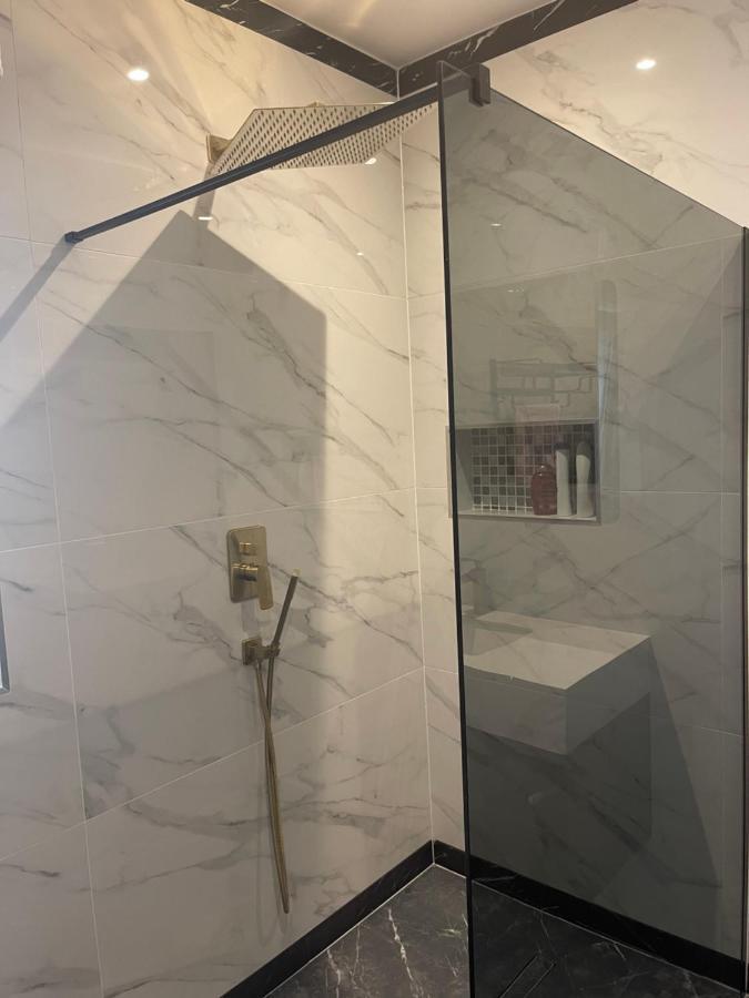 Modern Huge Double Room With Private Bathroom In Colindale Edgware Екстериор снимка