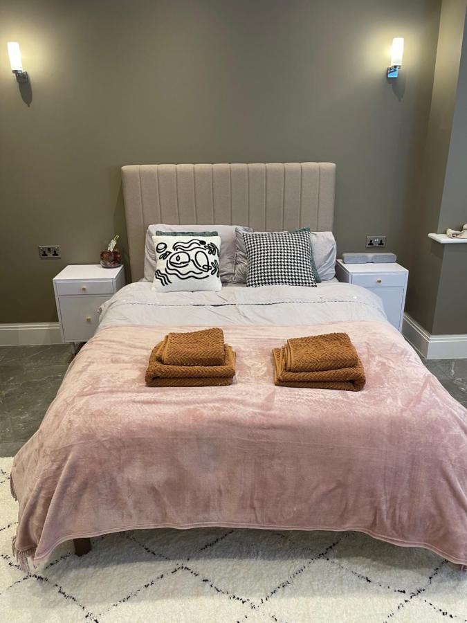 Modern Huge Double Room With Private Bathroom In Colindale Edgware Екстериор снимка