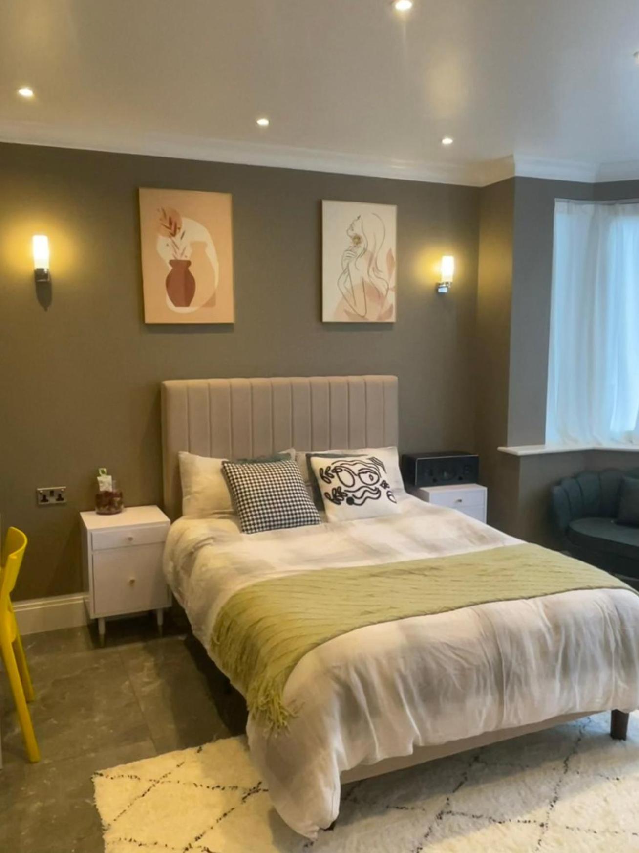 Modern Huge Double Room With Private Bathroom In Colindale Edgware Екстериор снимка