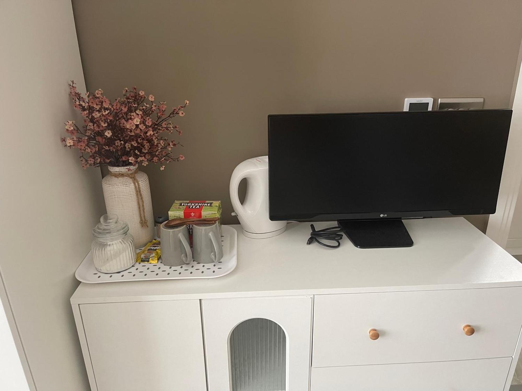 Modern Huge Double Room With Private Bathroom In Colindale Edgware Екстериор снимка