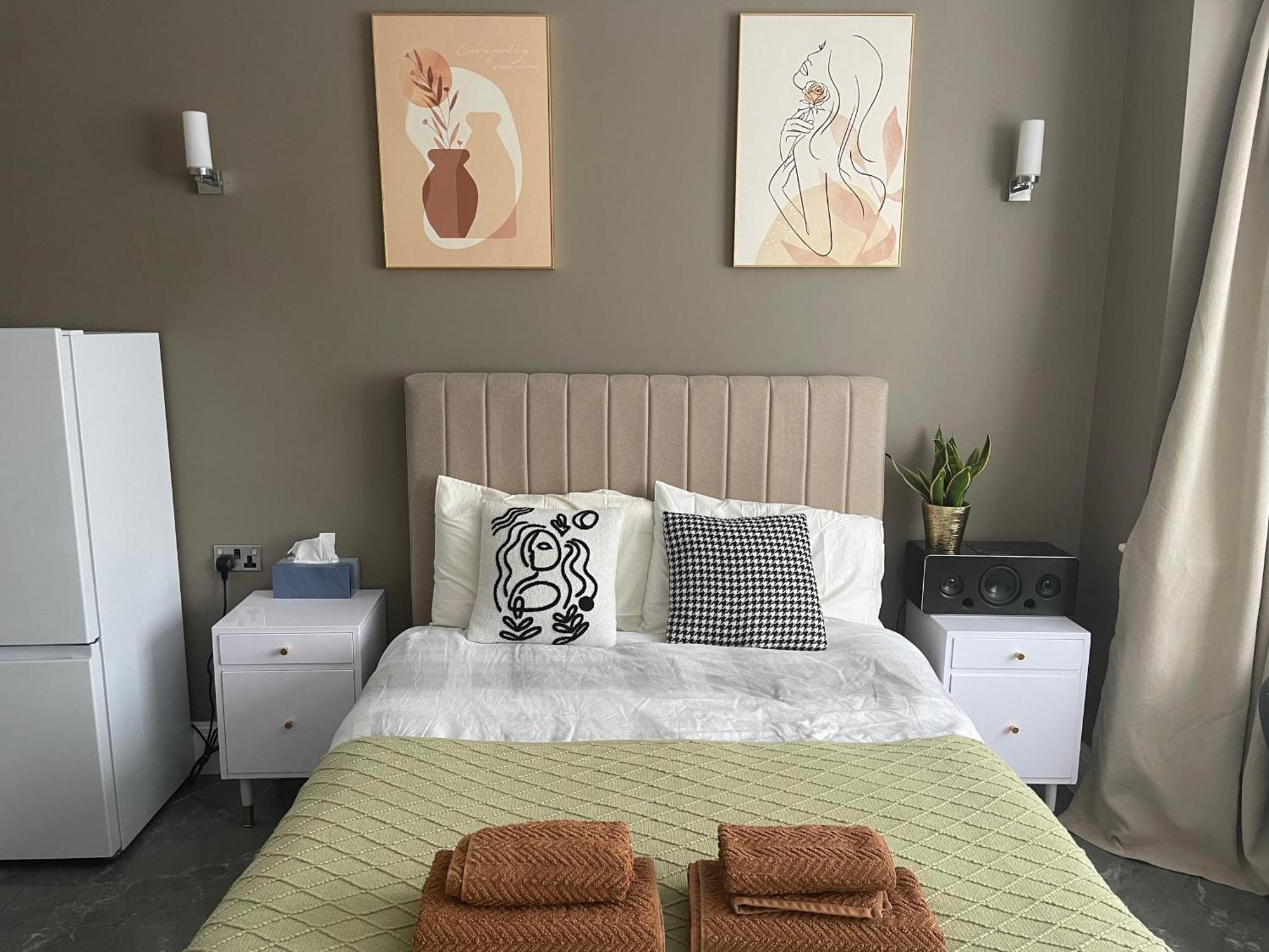 Modern Huge Double Room With Private Bathroom In Colindale Edgware Екстериор снимка